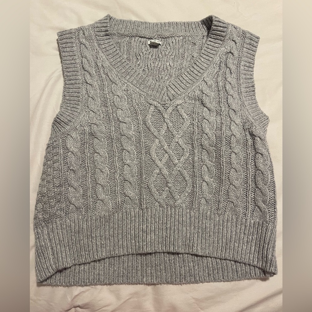 Grey aerie sweater vest